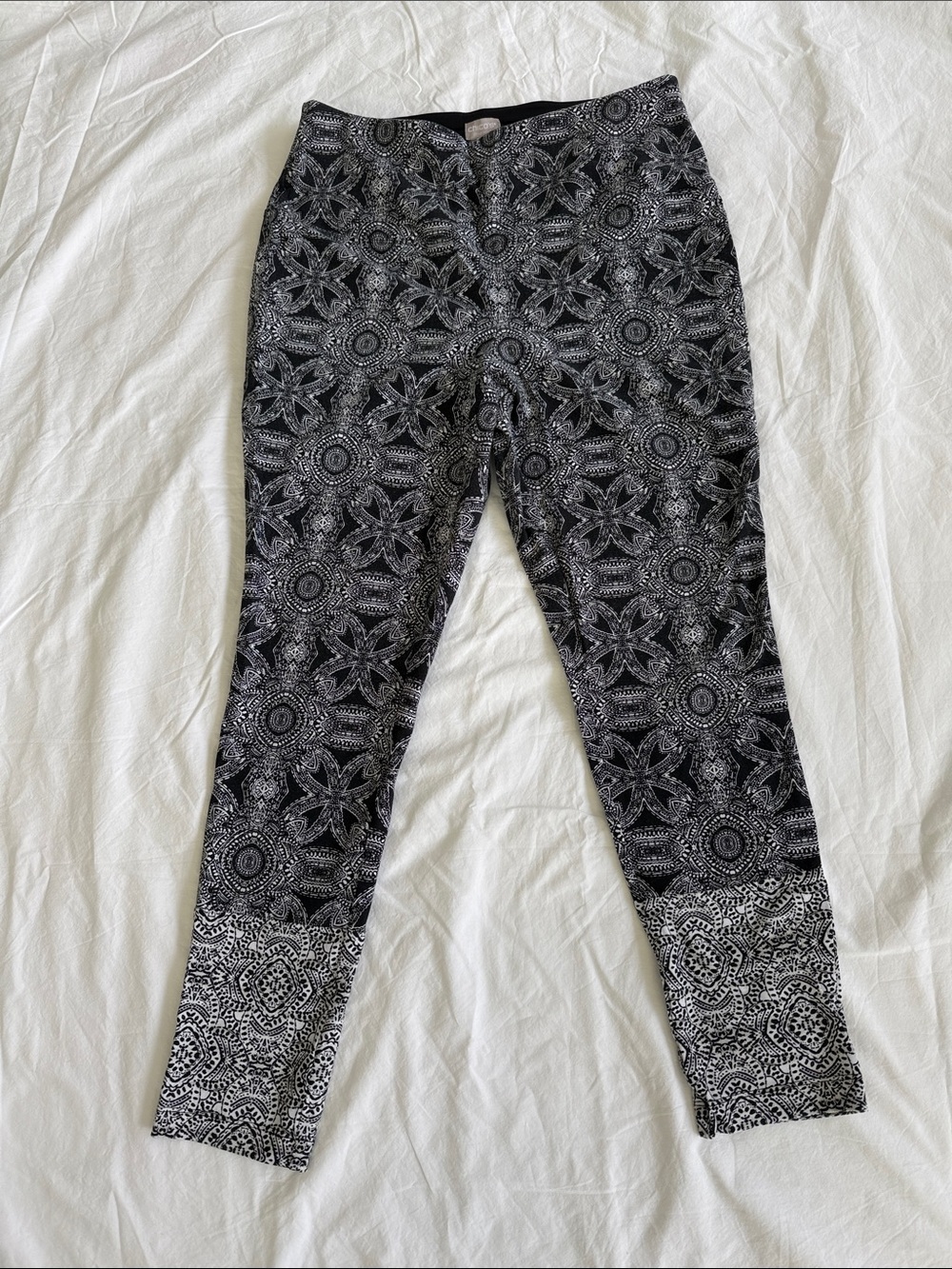 Chico's Black & White Printed Waistband Leggings
